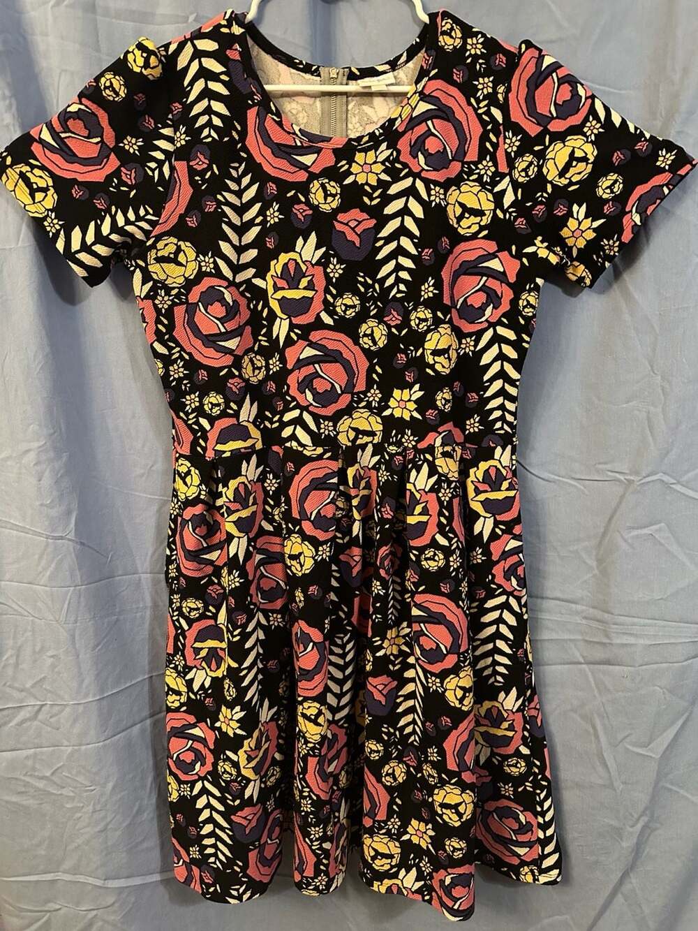 LuLaRoe Amelia Dress Size 3XL Floral Rose Print Pleated Zipper Back